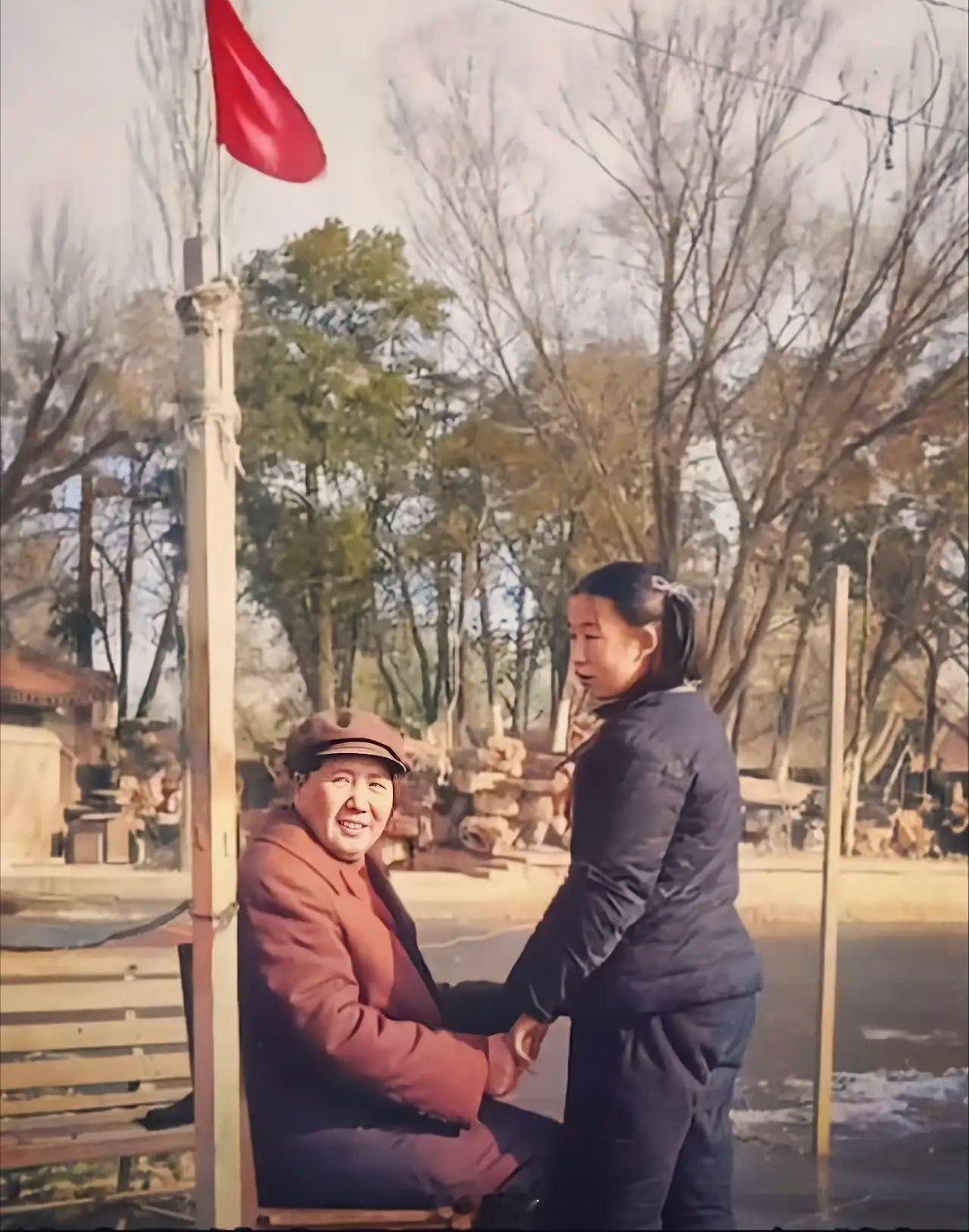 伟人和他的小棉袄，非常暖心得一张珍贵照片！❤️