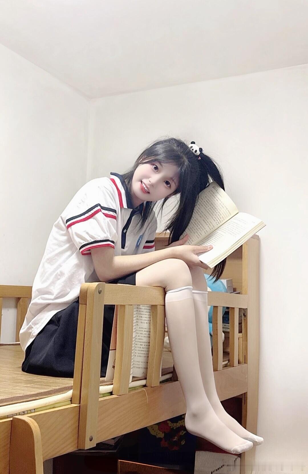 在宿舍里调皮捣蛋！​​​