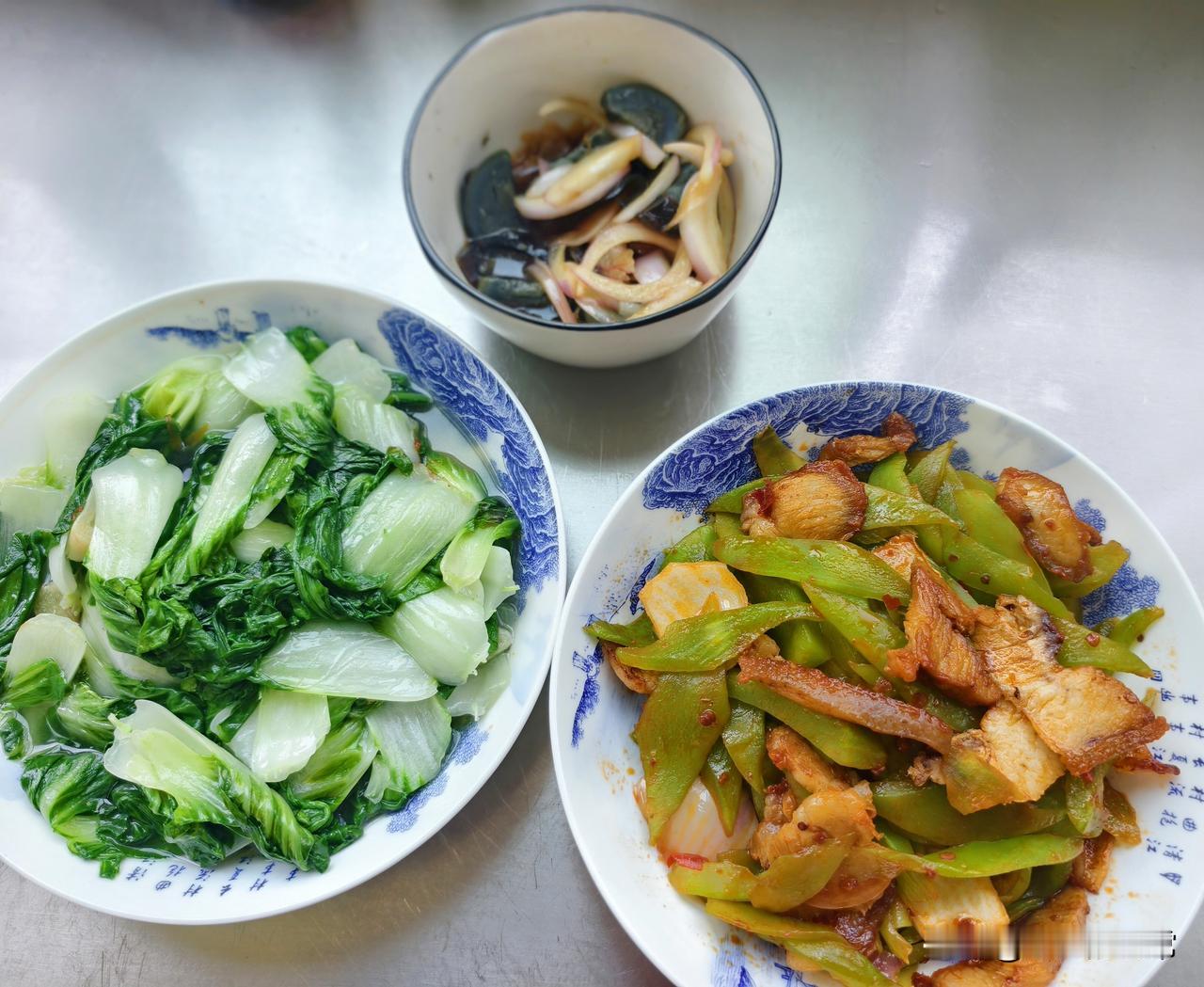 今日立夏，立夏已至，夏季快乐，愿我的朋友们健康如意吉祥！[玫瑰]今天上午看着