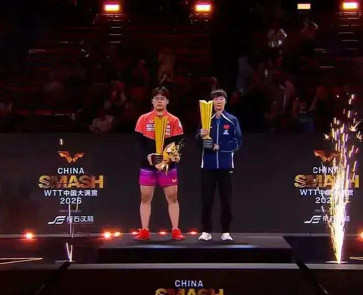 松岛辉空险胜林昀儒夺大满贯冠军，比赛存闪光灯争议，与王曼昱合影全程沉默。 中