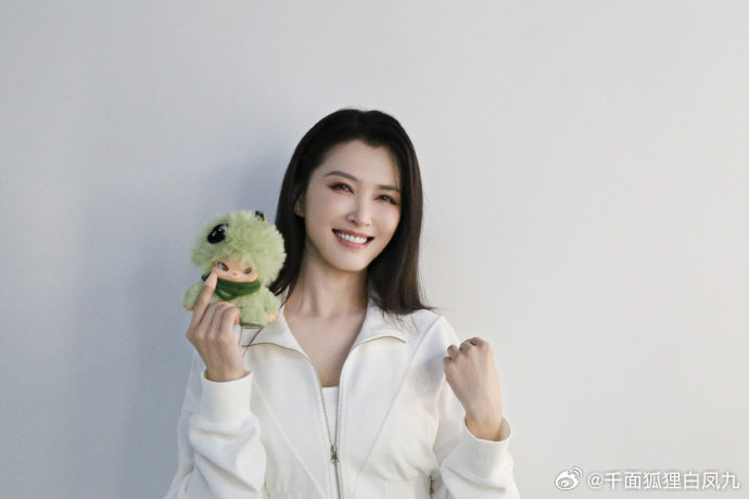 徐洁儿一开口一切都对味儿了童年女神沈曼青重回舞台，一开口直接泪目了唱跳双在线，