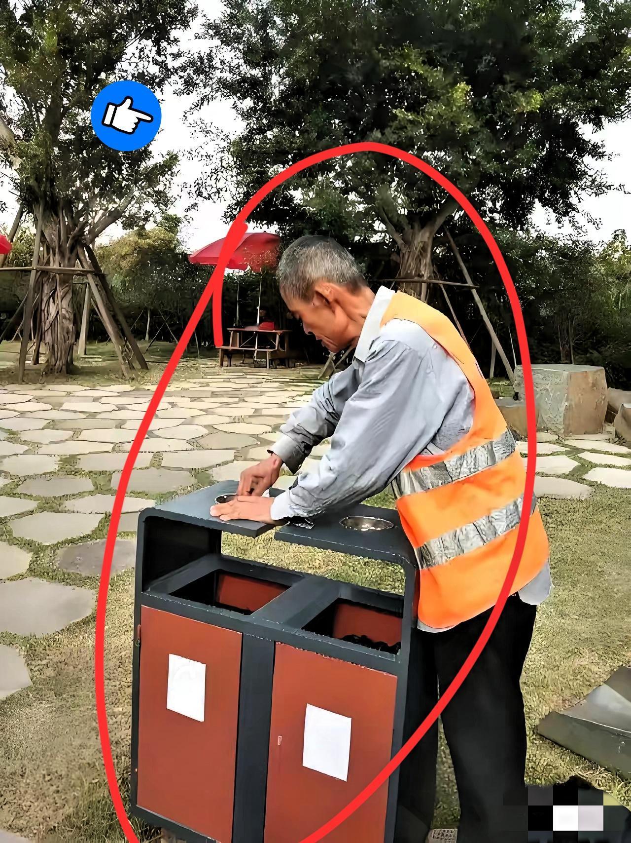 68岁公园保洁，月工资2500元，最终拿到手竟然是700块钱！​今天，我带小宝在