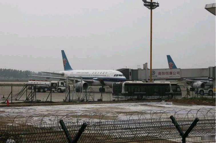 这两天看见好几个网友又在说南阳姜营机场迁建的事儿，之前不是有消息说没获批准，20