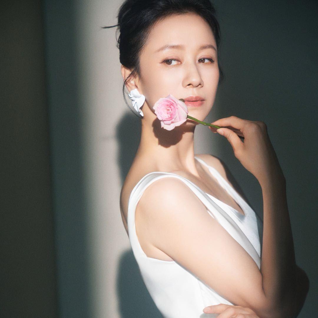 看到倪虹洁的采访，才知道，一味让女儿善良有多蠢！倪虹洁成名已久，从婷美到无双