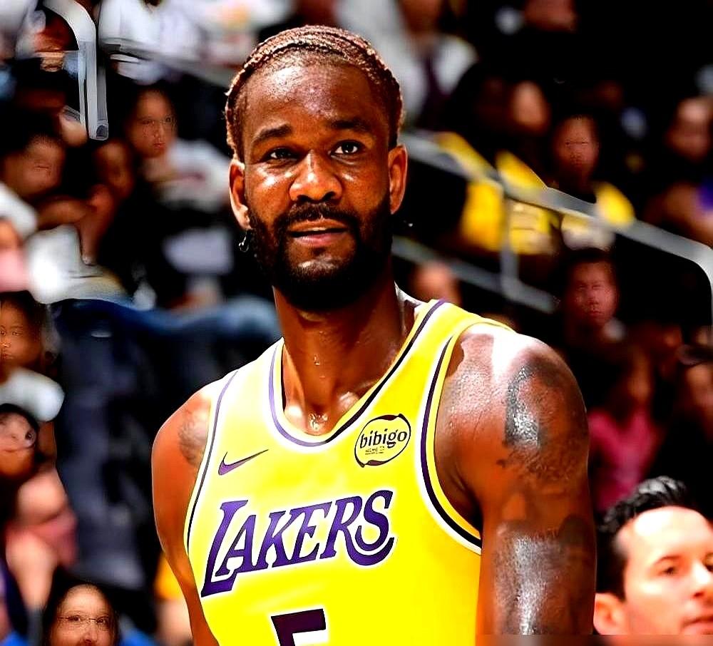 三千万的艾顿坐板凳，这事儿真没啥奇怪的。湖人现在这情况，主教练雷迪克是真敢用