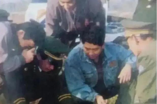 1996年春天，唐山陡河清淤，挖出来一把裹满泥的“五四”手枪，谁都没想到，这把枪