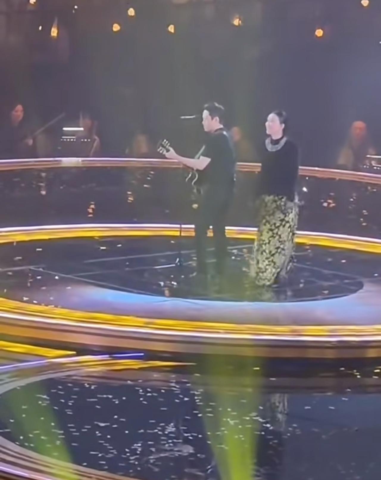 惊喜拉满！那英演唱会嘉宾是梁博，师徒同台引爆全场。今晚那英演唱会重磅嘉宾揭晓，
