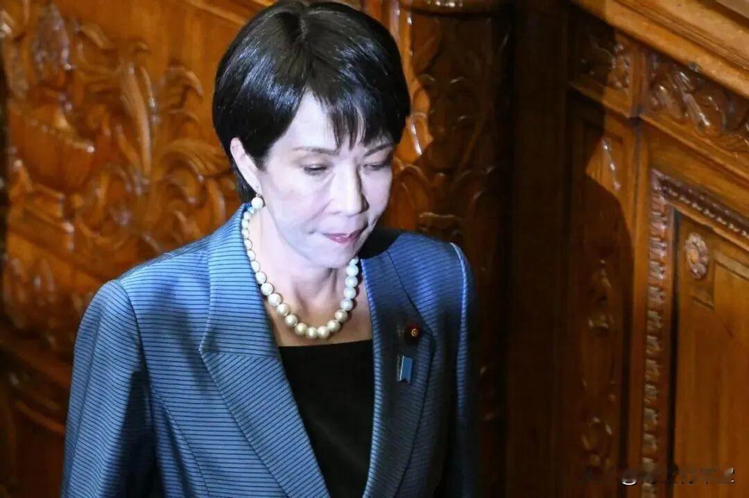 右翼恨高市：斗不过就憋住！中方反制奏效，日本右翼坐不住，有人开始拿日本农民和