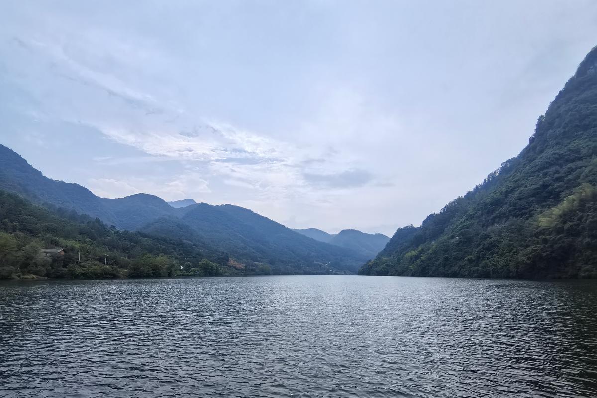 街上碰见初中化学老师，他一句话直接把我的心砸了个坑。他说，现在教初三“压力小多
