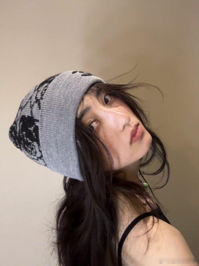 张子枫笑脸纹身谁懂啊！张子枫把剧里的笑脸纹在身上，这是什么神仙角色执念，妹妹真的