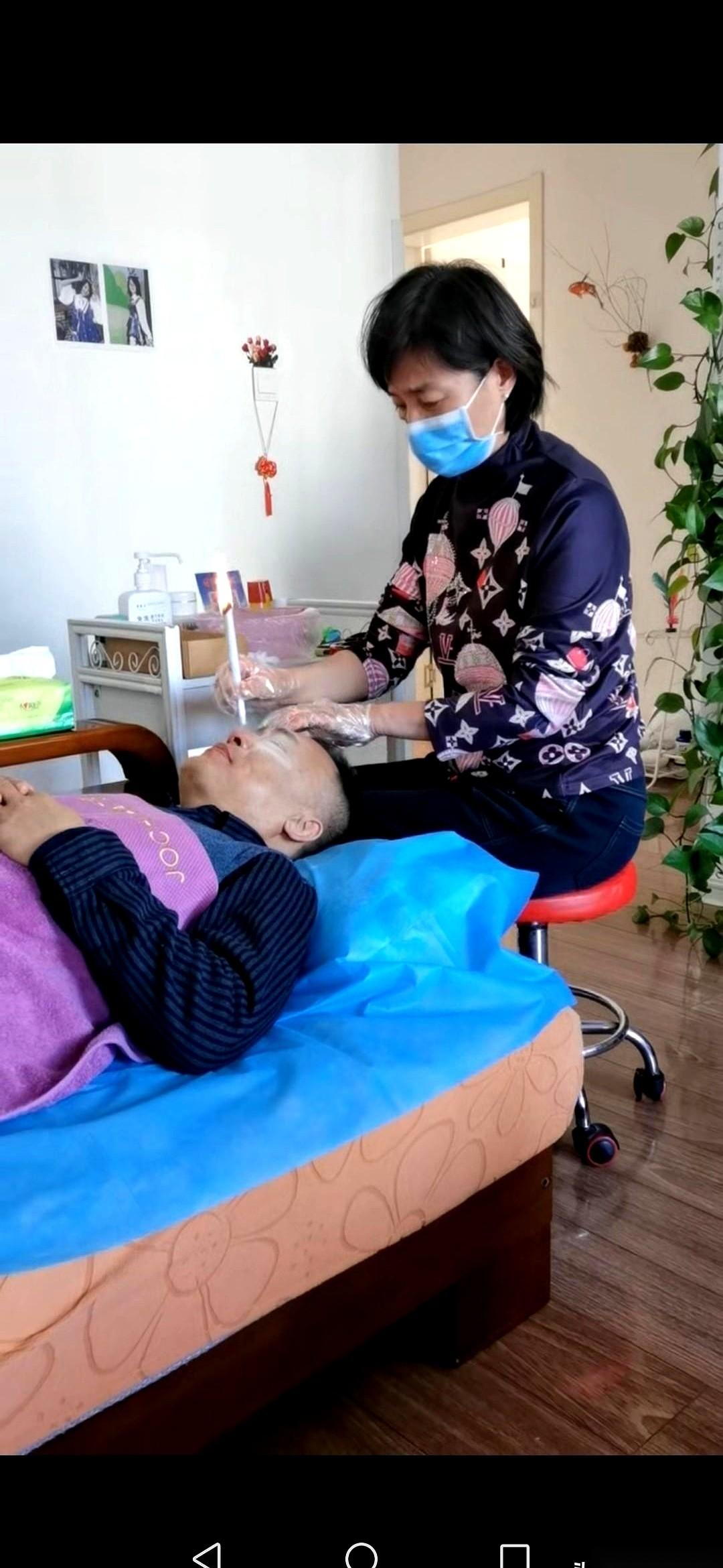 治个鼻炎，差点把我眼睛给“熏瞎”了——结果你猜怎么着？给熏好了！这事儿整得，就