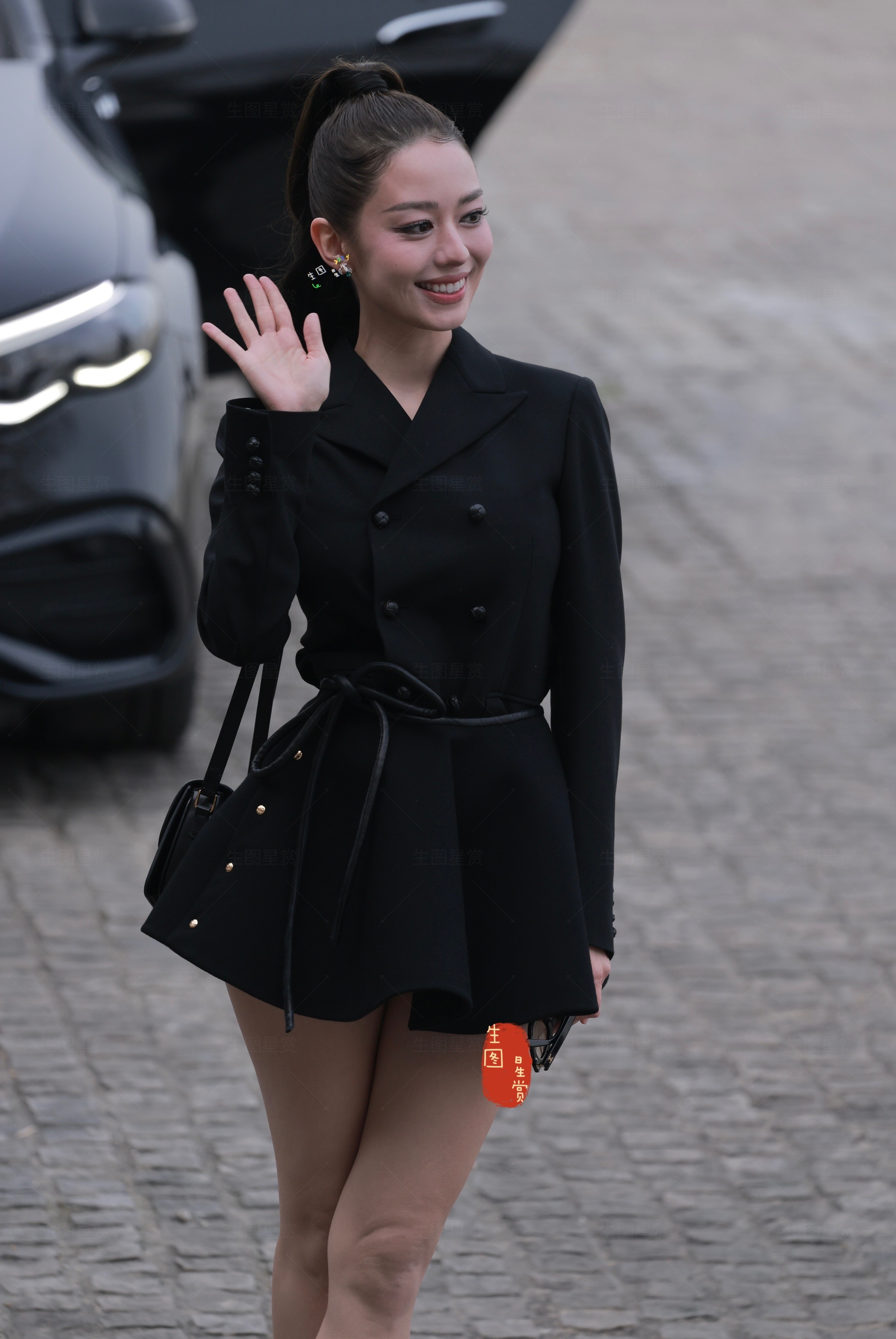吉娜Celine看秀上下班生图身材比例优越的Gina，闪耀巴黎✨巴黎时装周