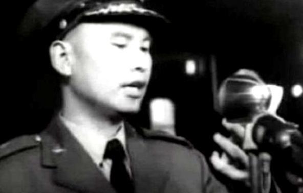 1957年，一位解放军副师长叛变投敌，驾着小船偷渡台湾，只因蒋介石许诺以美女黄金