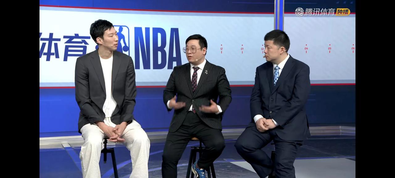 腾讯请谁都不会请周琦了，结束后柯凡问周琦：你第一次来有什么感受？周琦想都没想直接