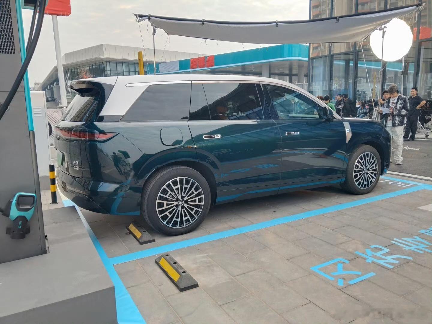 比亚迪王朝网的9系旗舰SUV实车就这样曝光了？看这状态应该是在拍摄官方素