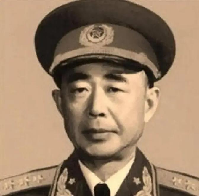 1959年第二届人大开幕那天，56岁的陈明仁进北京会场时，腰间还插着一支手枪。会