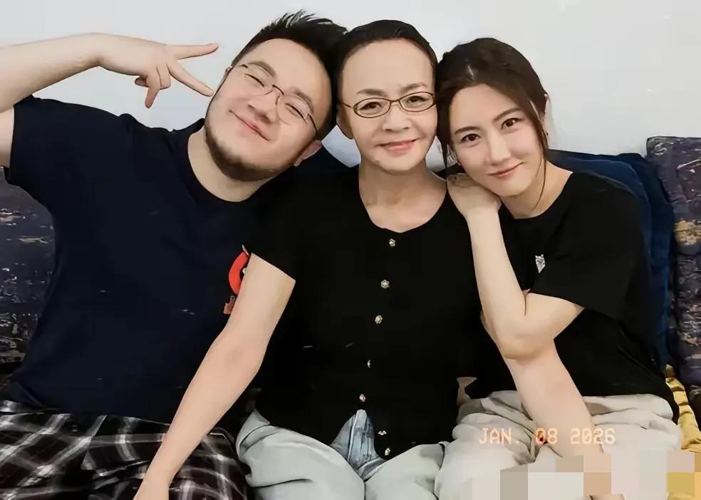 巴图的妻子王博谷，发文怒怼英如镝：忍你半年多了，我们从没花过英家一分钱，你阴阳