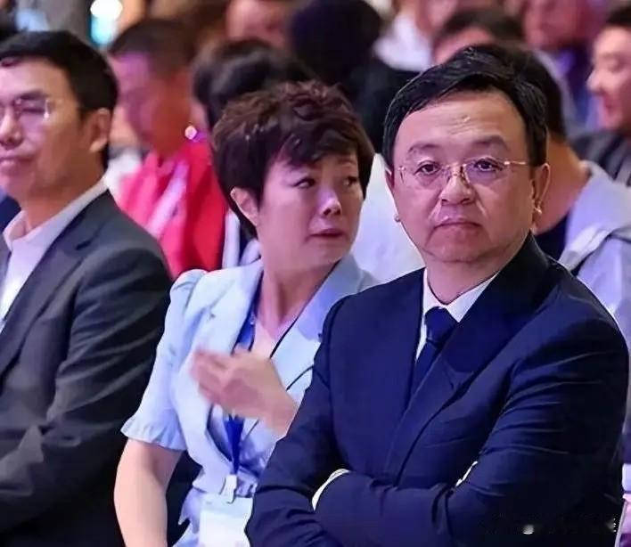 吉利为何也会炮轰比亚迪？我给大家看一组数据：2023年，吉利卖了168万辆，营