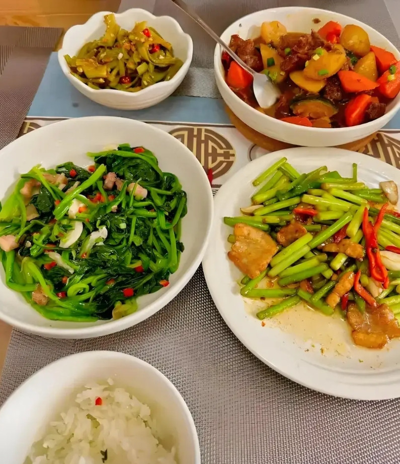 老公挣不到钱，难道就要离婚吗？闺蜜都有两个小孩了，但是她今天和我说她离婚了！我