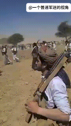 大量公开战地视频可以直观印证，胡塞武装基层民兵作战时，普遍穿着人字拖，“拖鞋军”