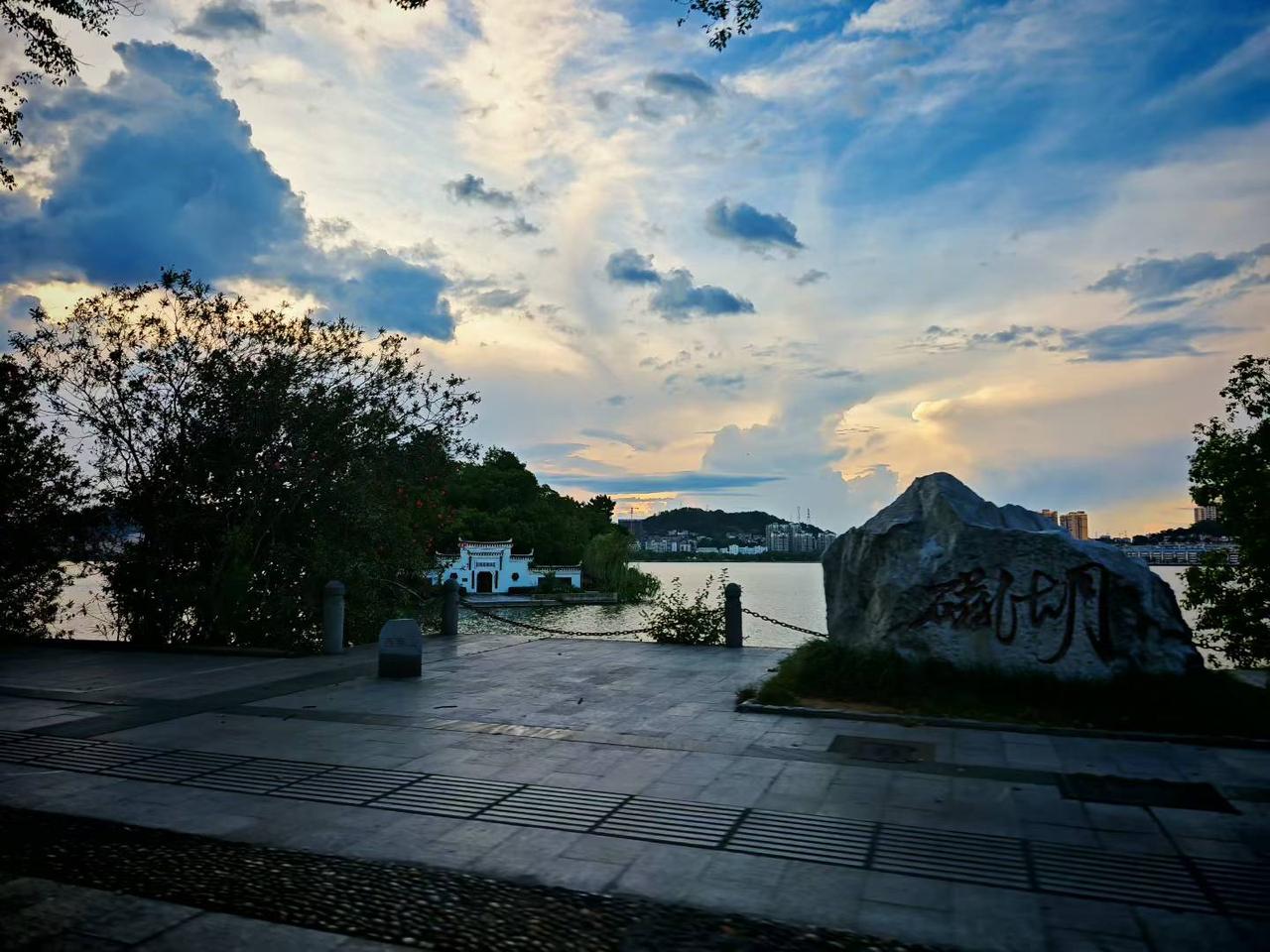 普通人的一生，到底有何意义？第一，结婚生子，难倒这是意义吗？然后我们的孩子，继