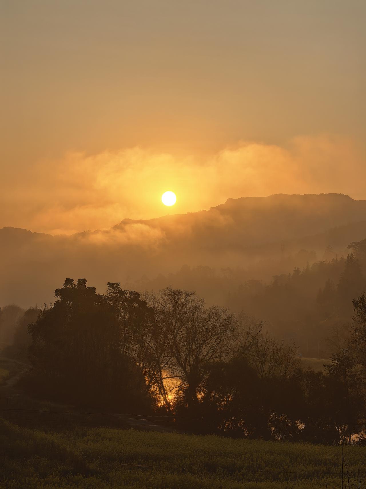 🚀普通人如何借AI创业？🤔大家好！最近AI火得一塌糊涂，普通人如何利用A
