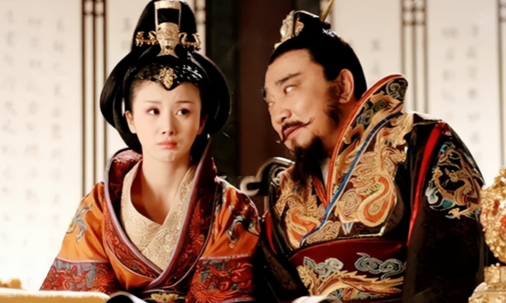 后梁太祖朱温去宰相张全义家避暑，结果却把张全义的老婆孩子全给糟蹋了。张全义的儿子