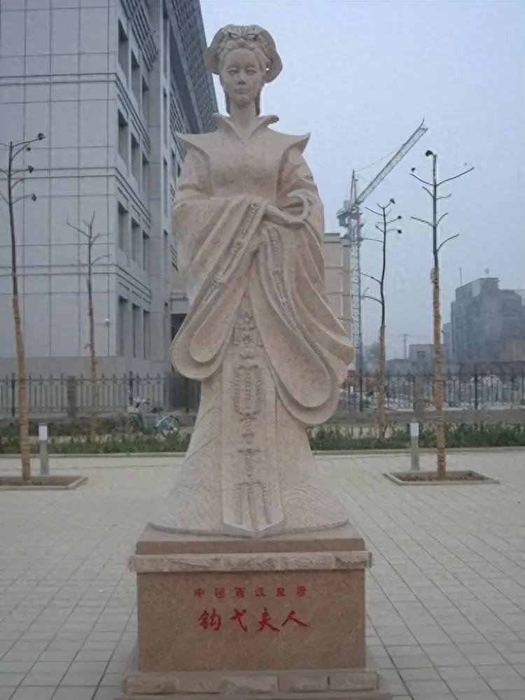 一个好消息，一个坏消息，你先听哪个？好消息：你儿子要当皇帝了。坏消息：你得死。公