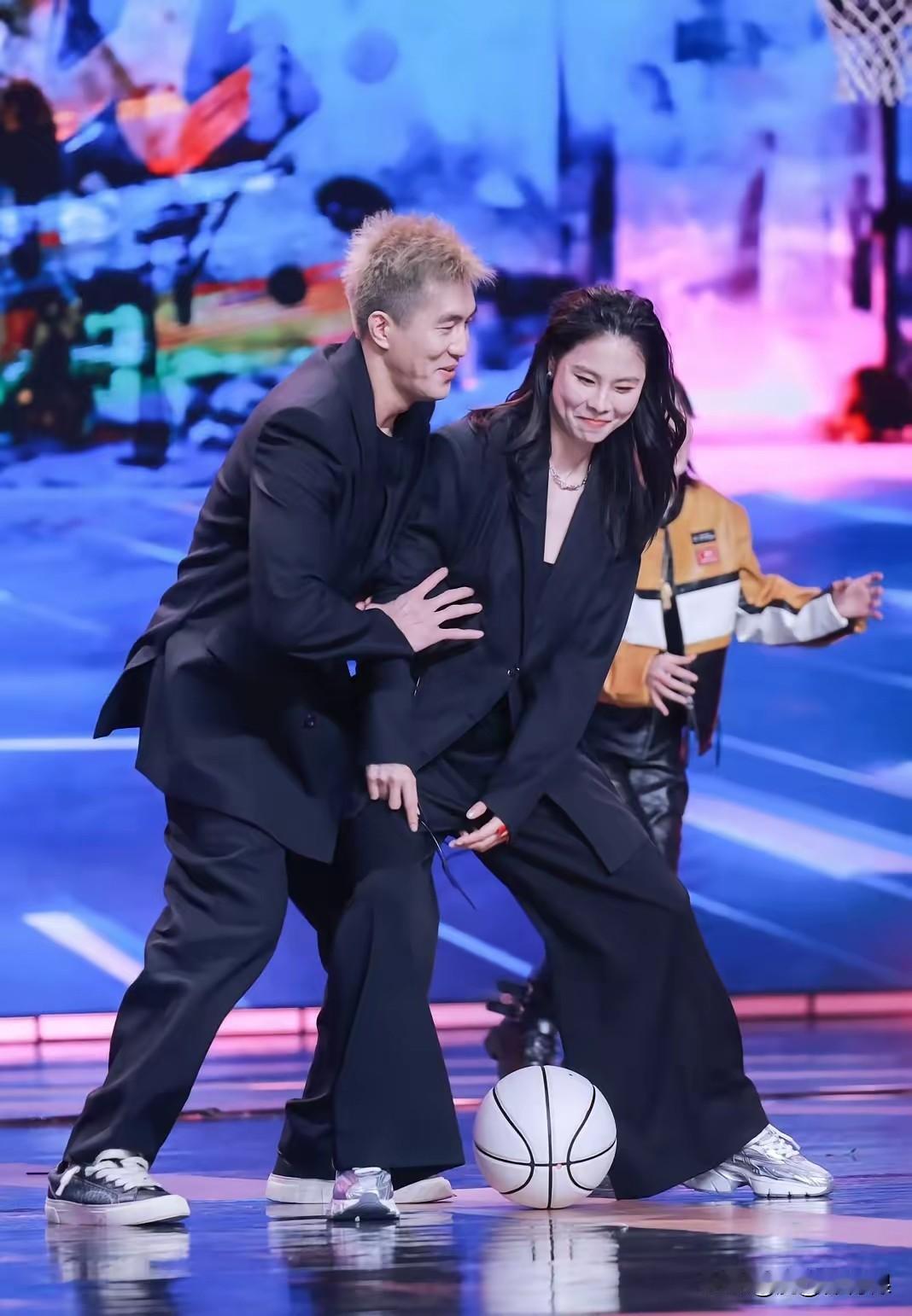 郭艾伦新赛季仅打两场比赛又休息一个月，辽宁队受不了，广州队还能停多久？说实话