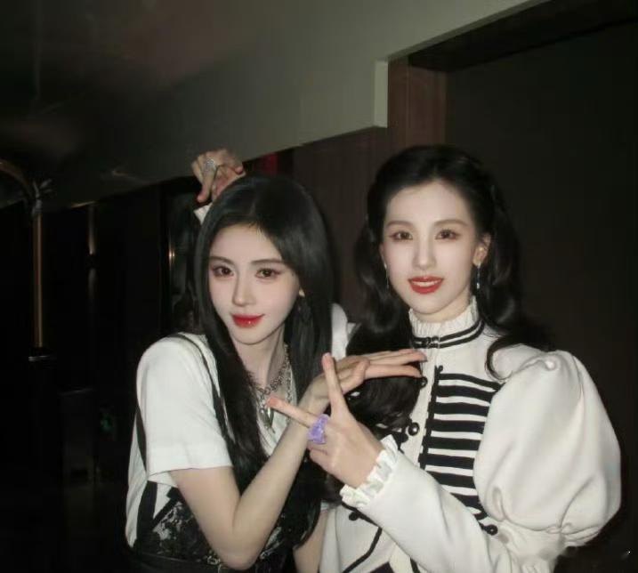 陈都灵一人3对cp霸榜，这cp感也是没谁了，和谁在一起都想嗑一口谁懂啊，上头上头