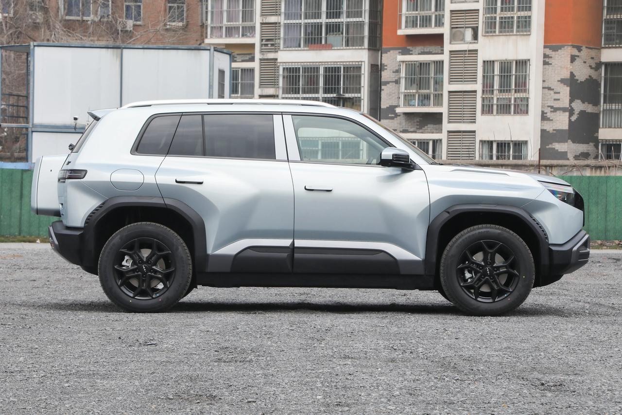 方程豹钛3闪充版上市，产品力和服务这一块还是很出彩的，价格15.38万起，也相对