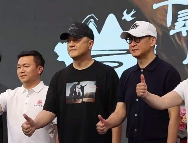 李亚鹏新开的民宿大概率是不会亏的。原因其实不复杂，不是因为周杰到场站台，也