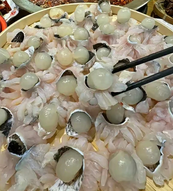 这是一道什么菜？挺新奇的，没吃过，鱼不会很腥吗？