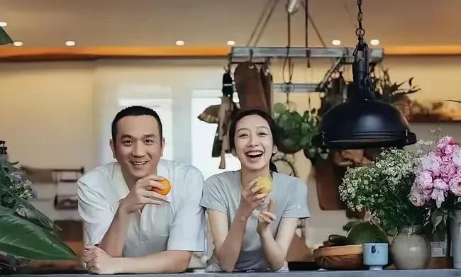 因为在《藏海传》中饰演平津侯而再次翻红的黄觉，感情经历被扒，才知道徐静蕾到底输在