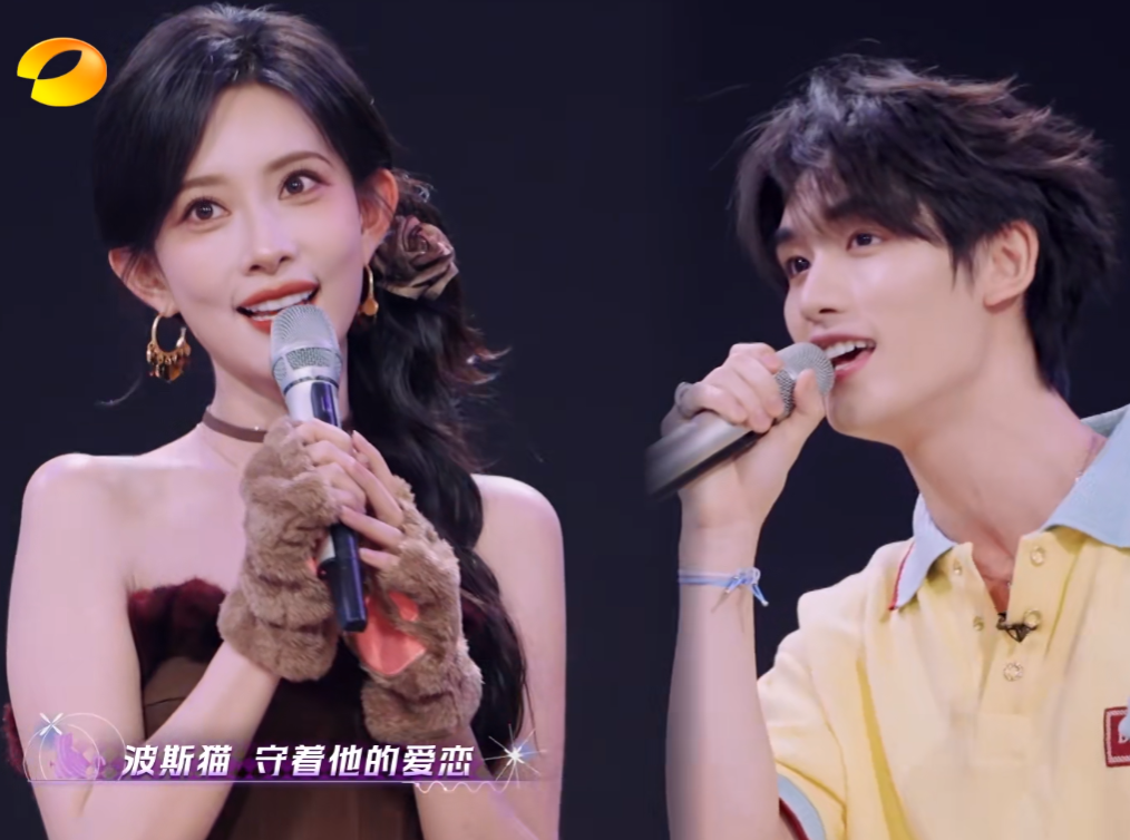 “乐坛百灵鸟”孟子义，倾情演唱完《波斯猫》，何炅问A-Lin和孙楠：“从你们的专