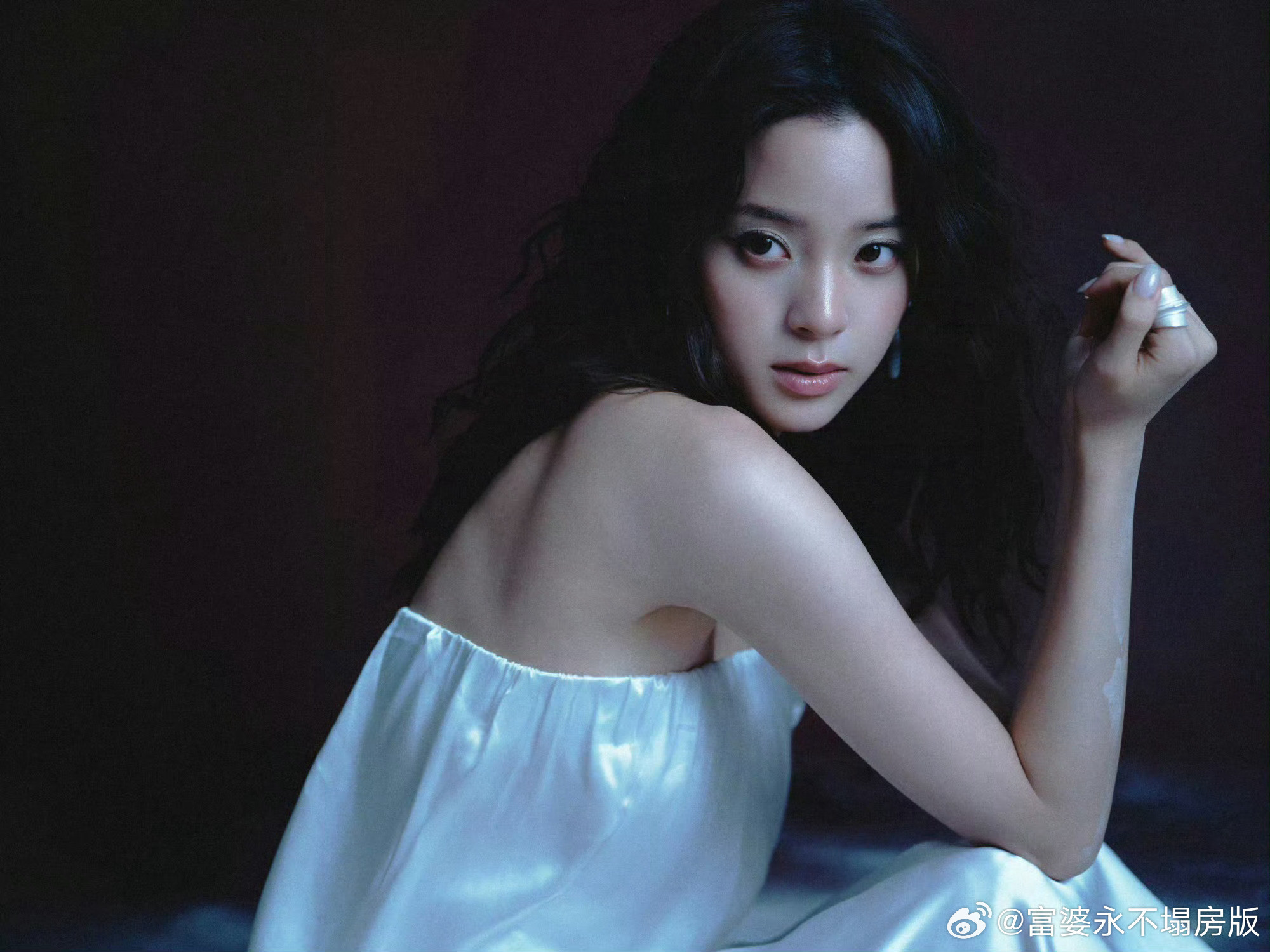 欧阳娜娜刚上岸的人鱼公主我愿将欧阳娜娜称之为内娱审美天花板！看欧阳娜娜的出发图是