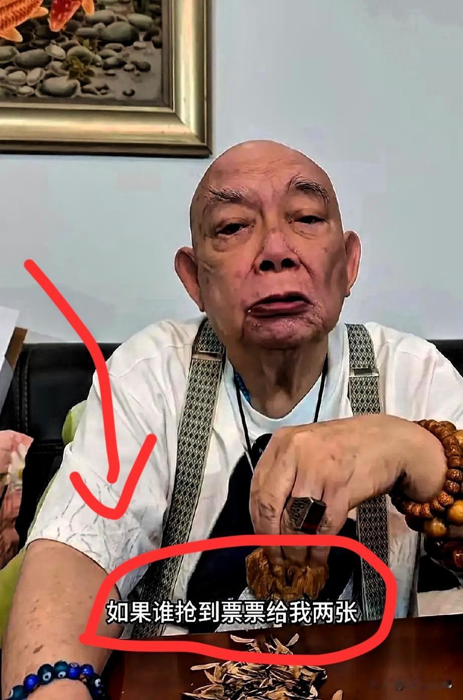 黄一飞，周星驰电影里的“大师兄”，又出来喊话了。他对着镜头，直接喊周星驰“星仔