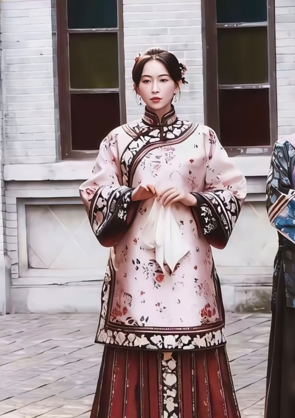 杨紫主演的民国女性传奇剧《玉兰花开君再来》因顶配制作班底、林志玲复出客串及历史改