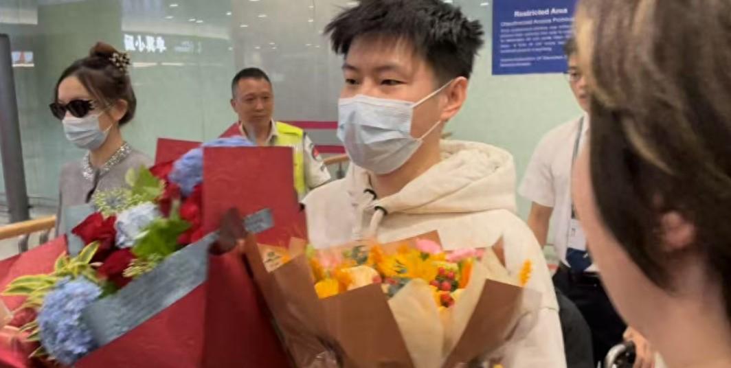 赵心童，这个克鲁斯堡成功登顶的英雄凯旋归来后，中国的斯诺克界传出1个好消息和2个