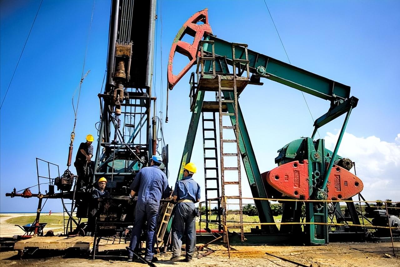 最近车主们集体破防：加油加到肉疼，92号汽油直奔9元大关。转头一看日本、我国台湾