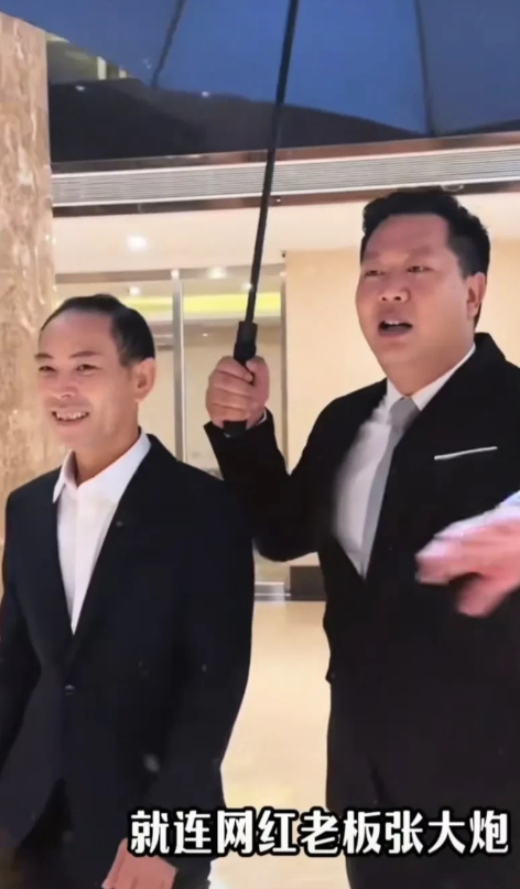 大胸襟，还怕没有好回报。张大炮出生于1981年，2018年开始接触短视频平台。