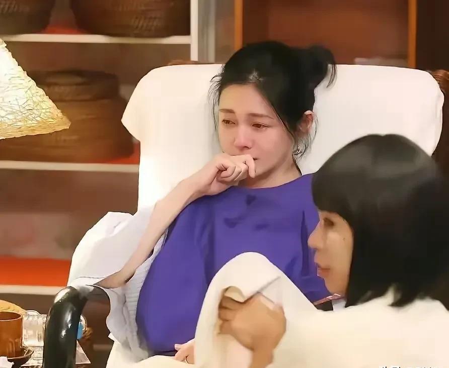 她走了，很多人说这是一种解脱。前夫事业估值过亿，新欢孕肚明显。她最后一年的存