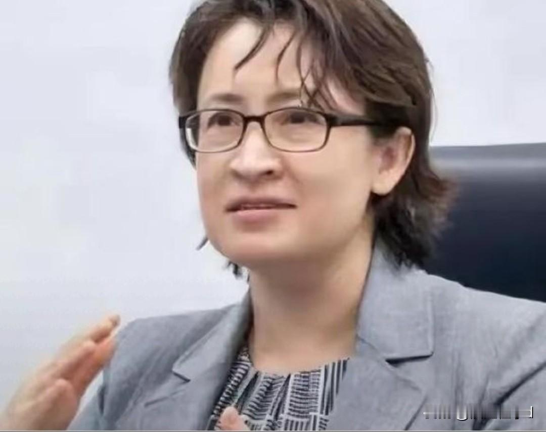 萧美琴慌了阵脚黎智英获刑20年，萧美琴当场慌神。2026年2月9日，香港特