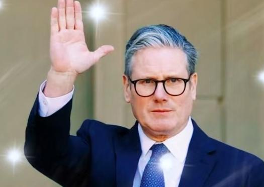 英国首相当着全世界的面说，中国是世界三大强国之一。这话从“日不落帝国”的后人