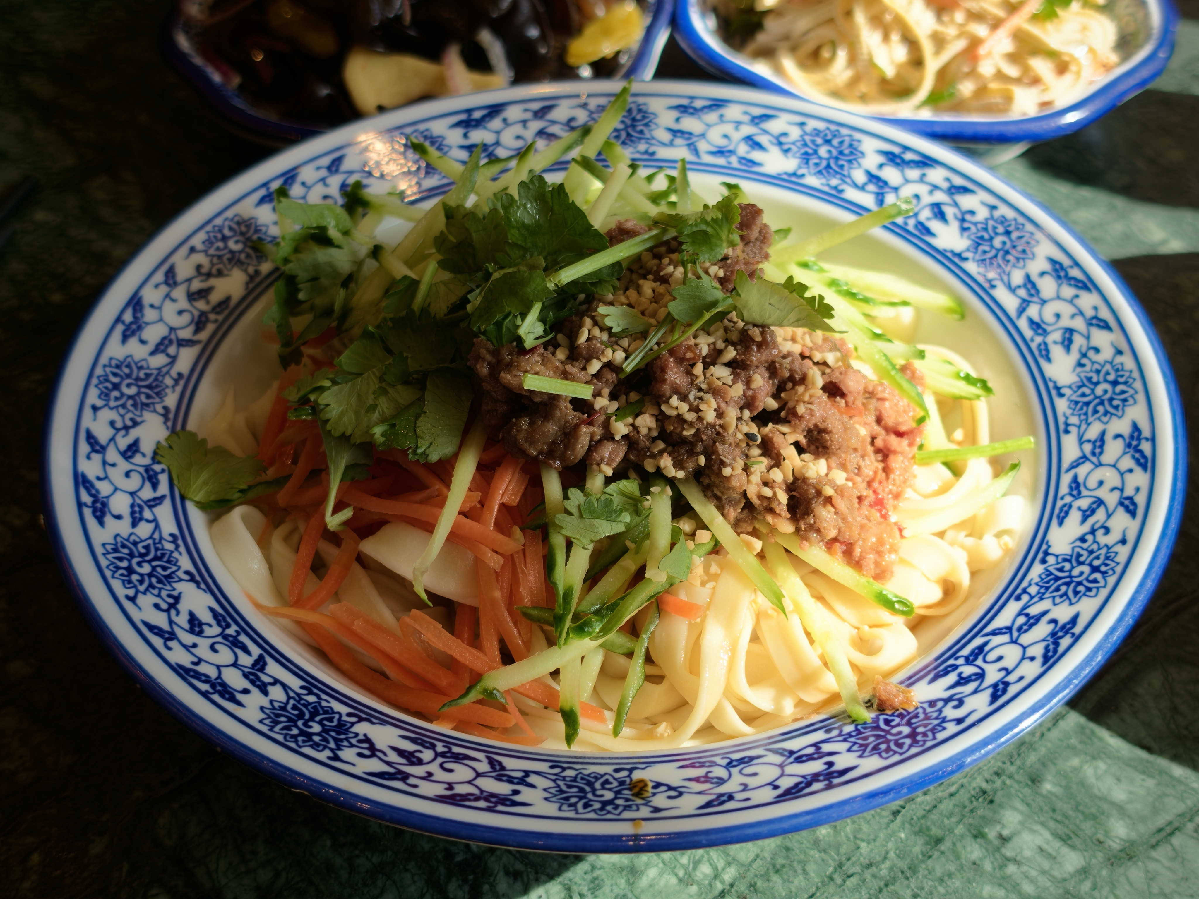 都吃了吗？刚吃了一碗凉拌面，今天这餐馆名字挺有意思的，叫「马子旺」。