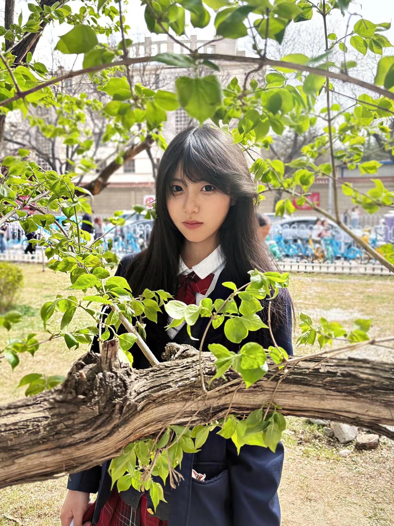 其实我的每一张照片长的不一样，长什么样取决于我今天p成什么样，如果要我给一个准确