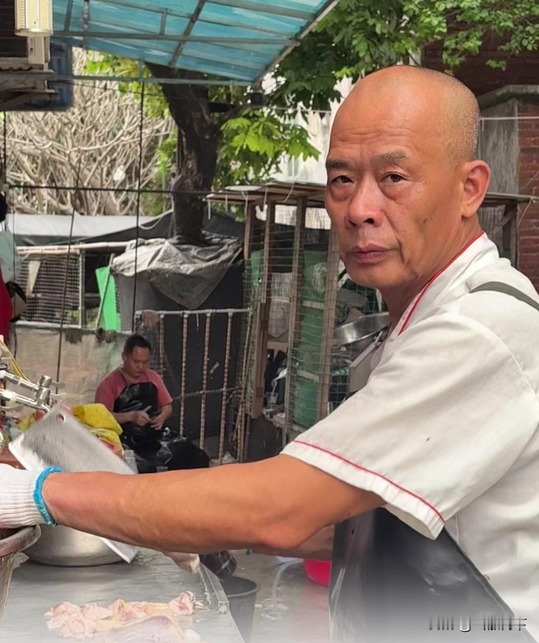 果然是人红是非多啊，莫氏鸡煲刚红，这老莫的各种黑料就来了，老莫在直播中说没有收到