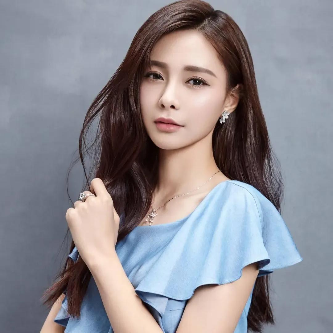 沈梦辰说：“我是一个必须要吃碳水的人，特别爱吃米饭。但精制碳水消化后会变成糖，长