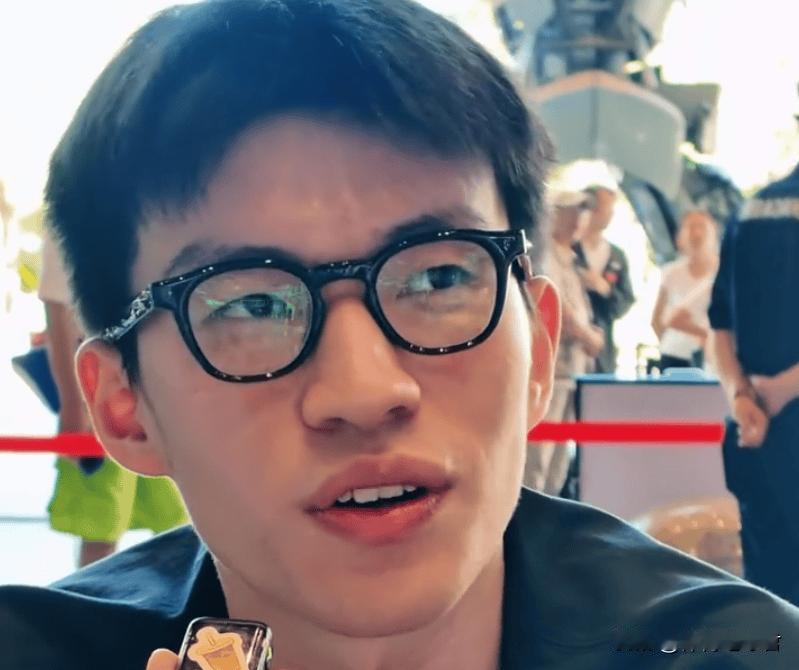 李楠捡到宝了！在近期的热身赛，李楠带领北京男篮屡战屡胜，展现出强大的竞争力。不