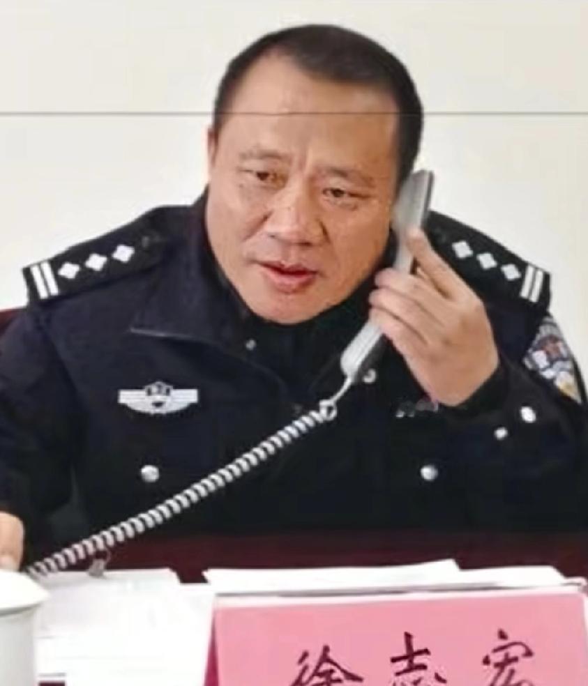 温州公安局副局长主动投案，现任分管交通，车管所都懂，目测50岁左右，老公安了，以